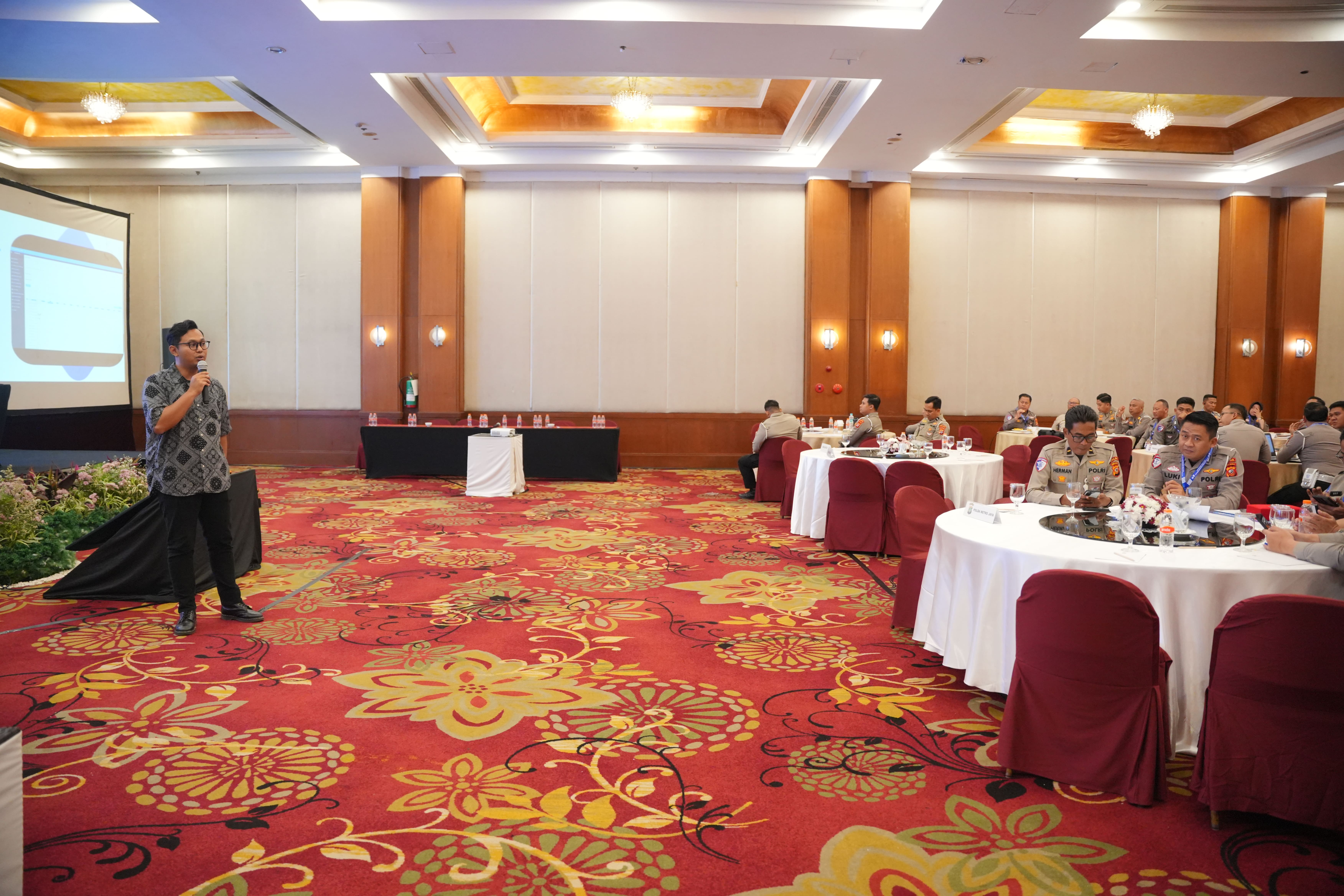 RAPAT ANEV MATERIEL REGIDENT DAN PNBP DI HOTEL REDTOP - JAKARTA, Tgl 15 OKT 2025