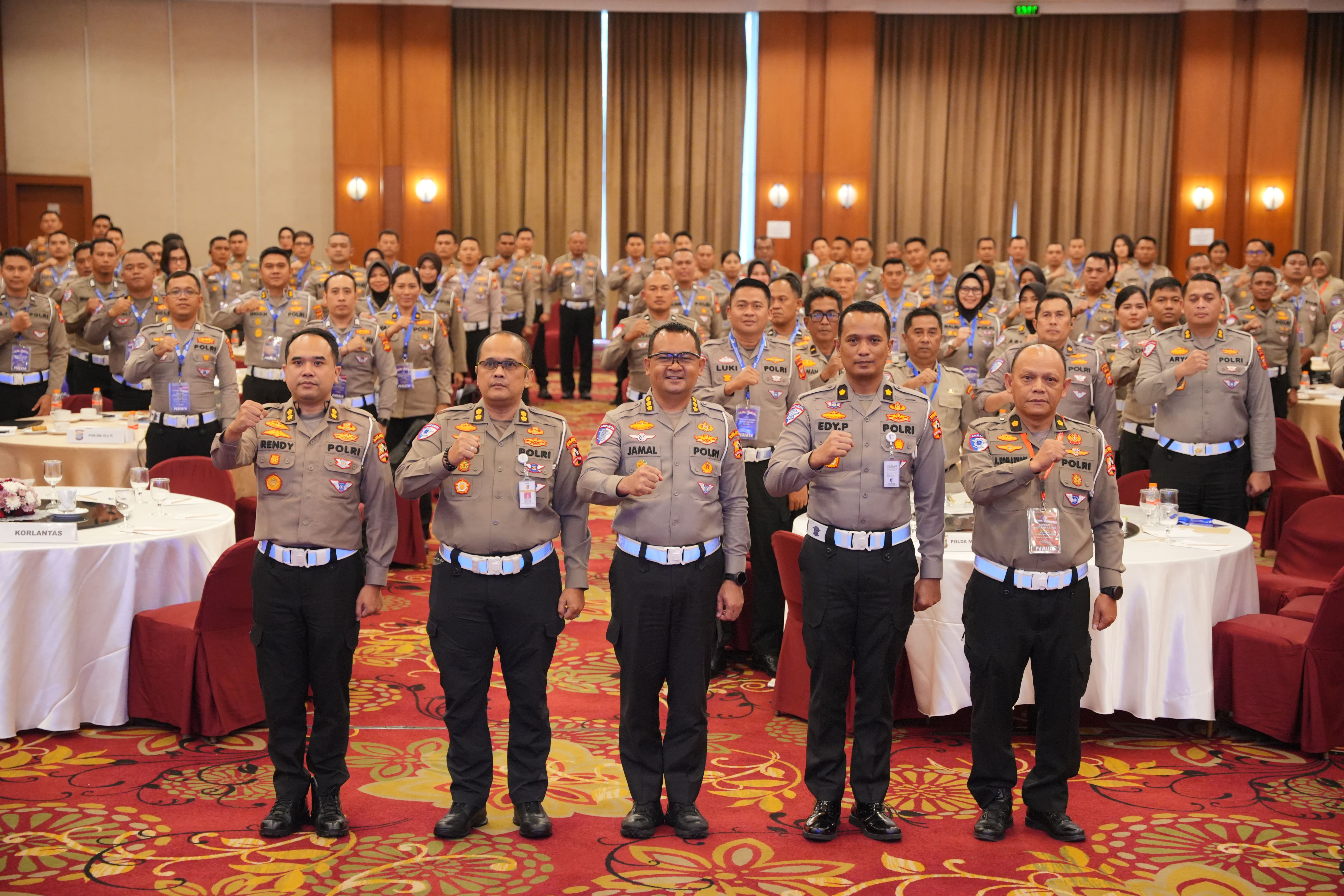 RAPAT ANEV MATERIEL REGIDENT DAN PNBP DI HOTEL REDTOP - JAKARTA, Tgl 15 OKT 2025